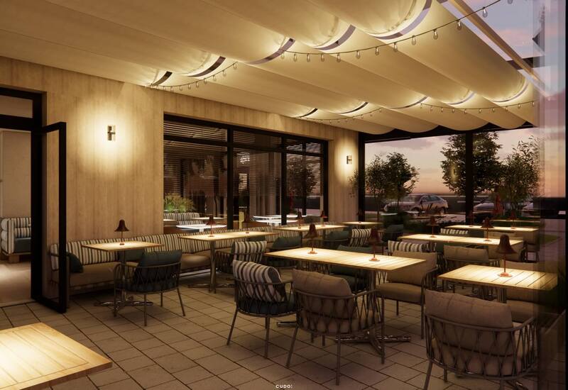 Hotelowy taras o zachodzie słońca z tkaninowym daszkiem, girlandami świetlnymi, miękkimi kanapami i ciepło oświetlonymi stolikami.