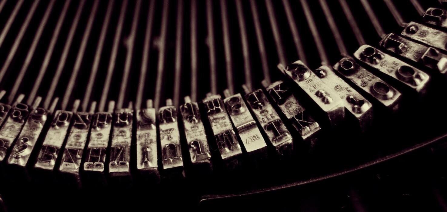 Stylizowana maszyna do pisania nawiązująca do literackiego klimatu hotelu