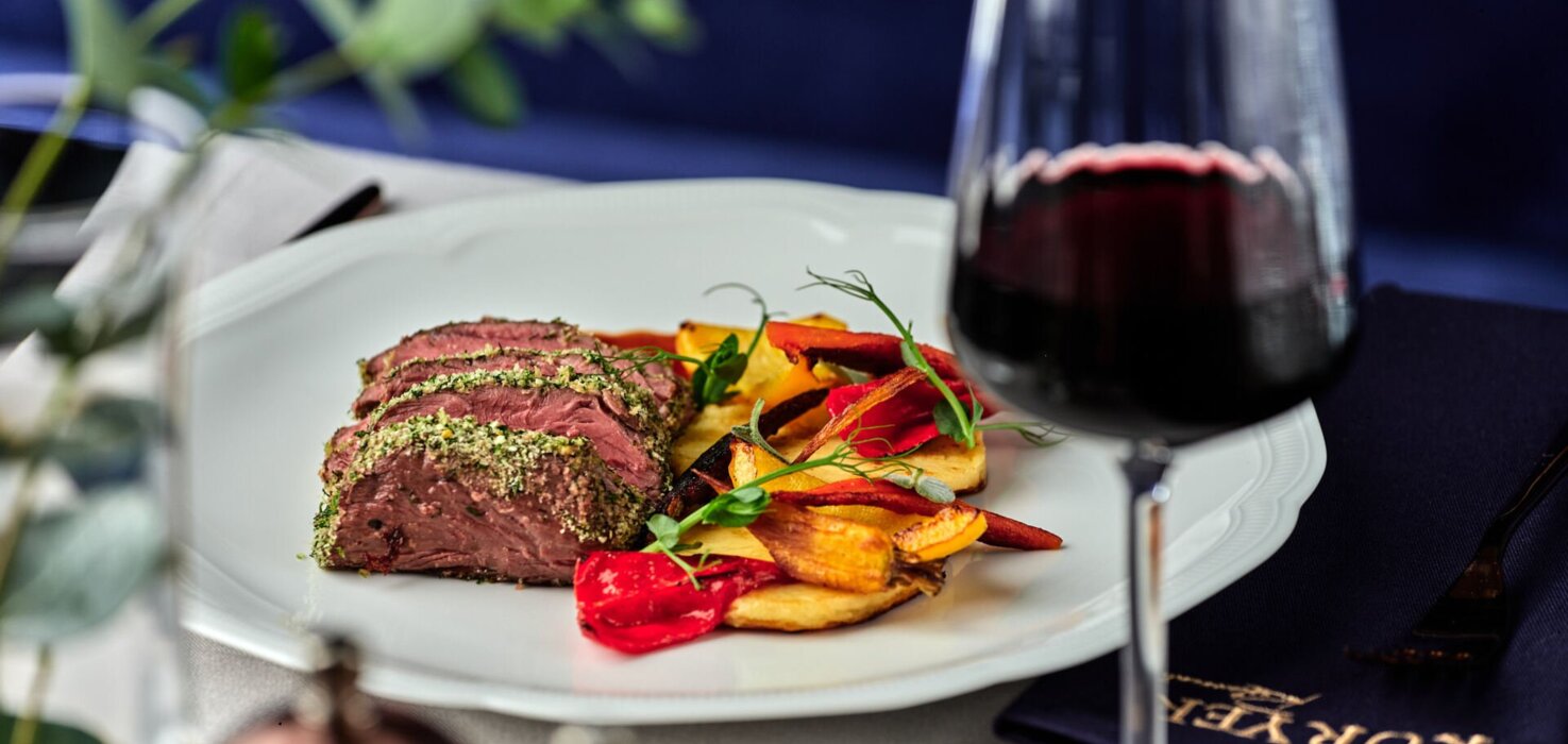 kolacja z wine paringiem w eleganckiej krakowskiej restauracji kuryer na starym mieście