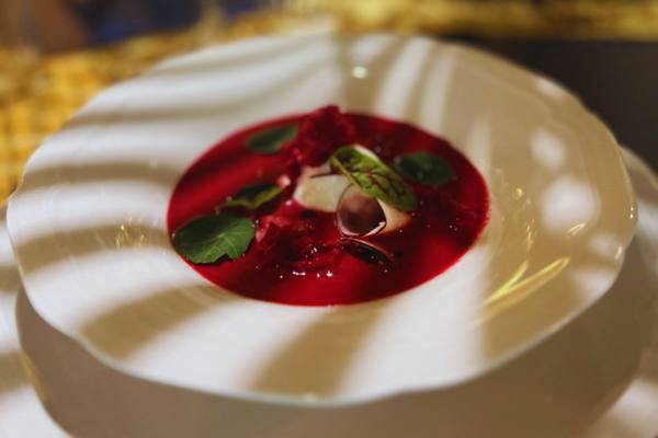 barszcz tradycyjny podany na firmowej wigilii biznesowej