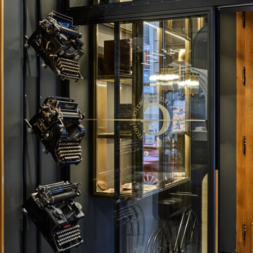 Old writing machine decor in garamond hotel