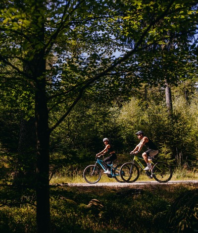 Trasy rowerowe w Karpaczu i Karkonoszach – aktywny wypoczynek w górach.