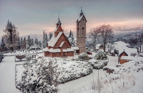 Świątynia Wang zimą – atrakcja Karpacza w Karkonoszach.