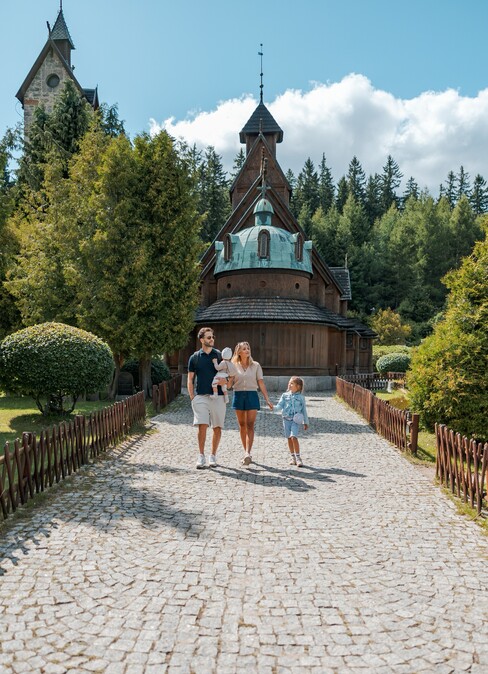 Świątynia Wang w Karpaczu – atrakcja w Karkonoszach.