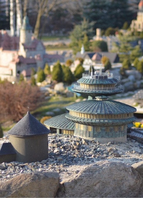 Miniatury zabytków Dolnego Śląska w parku w Kowarach.