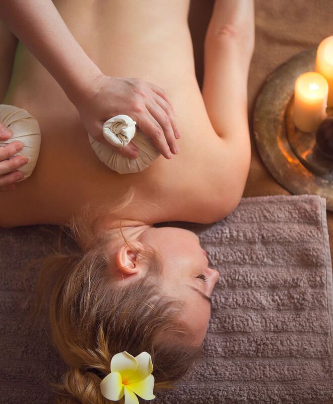 Masaż tajski z kompresami ziołowymi w Green Mountain SPA w Karpaczu.