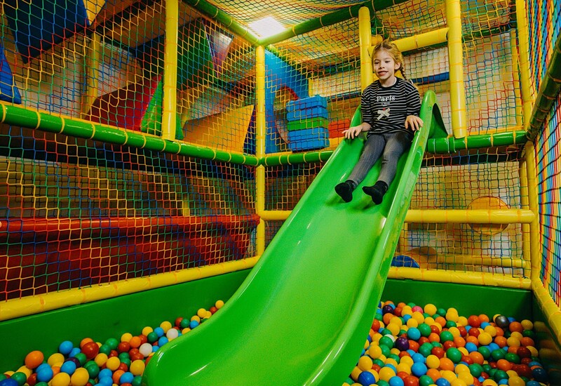 Kids’ attractions at Green Mountain—a hotel with a playroom and a slide in Karpacz.