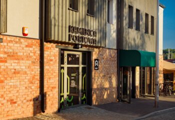 kamienica portowa mikołajki