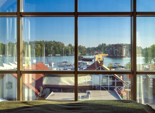 kamienica portowa mikołajki pokój z widokiem na jezioro