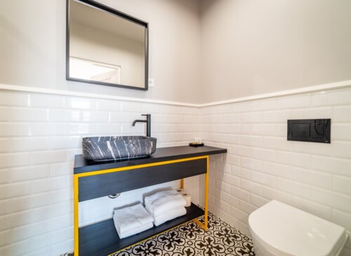 zaspany piec Mikołajki łazienka