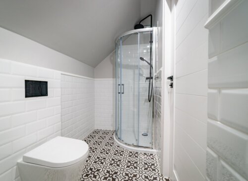 zaspany piec Mikołajki łazienka