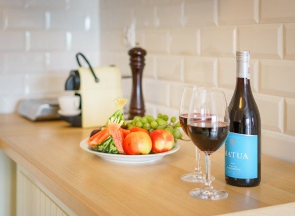 Dom Rybaka Apartament "Halibutówka" Mikołajki wino owoce