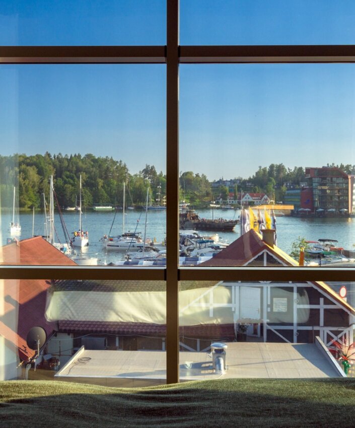 kamienica portowa mikołajki pokój z widokiem na jezioro