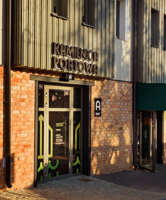 kamienica portowa mikołajki