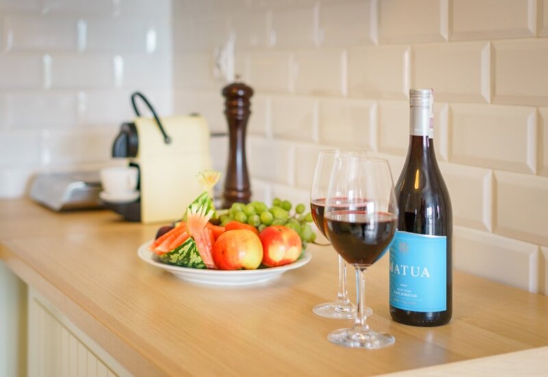 Dom Rybaka Apartament "Halibutówka" Mikołajki wino owoce