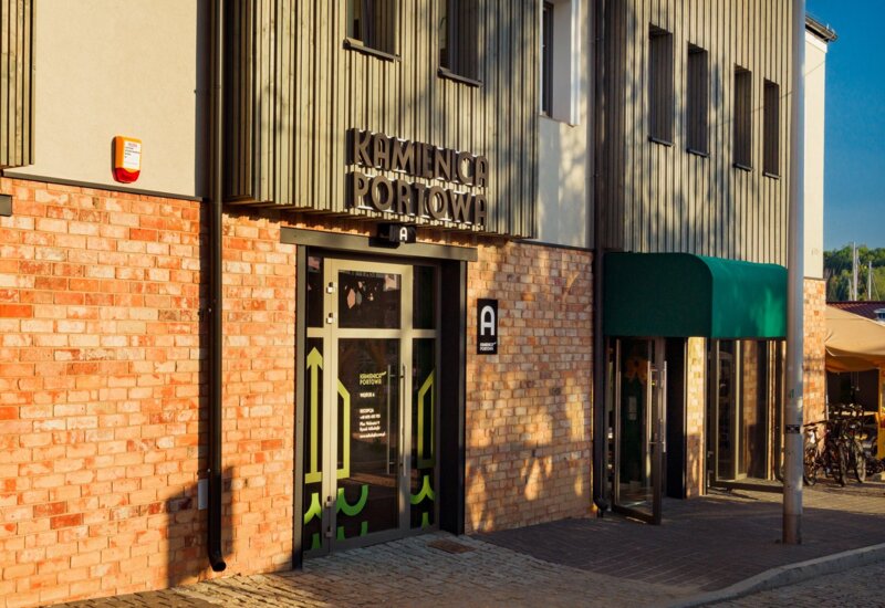 kamienica portowa mikołajki