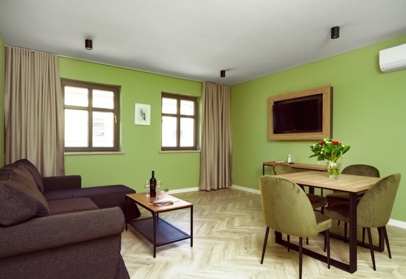 kamienica portowa mikołajki pokój