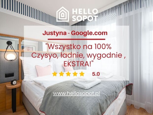 Jasny, nowoczesny pokój dwuosobowy z wygodnym łóżkiem, świeżą pościelą, lampkami, złożonymi ręcznikami i przezroczystymi zasłonami
