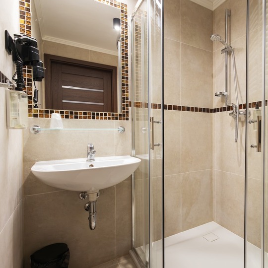 Private bathroom with shower in the room at Hit Hotel