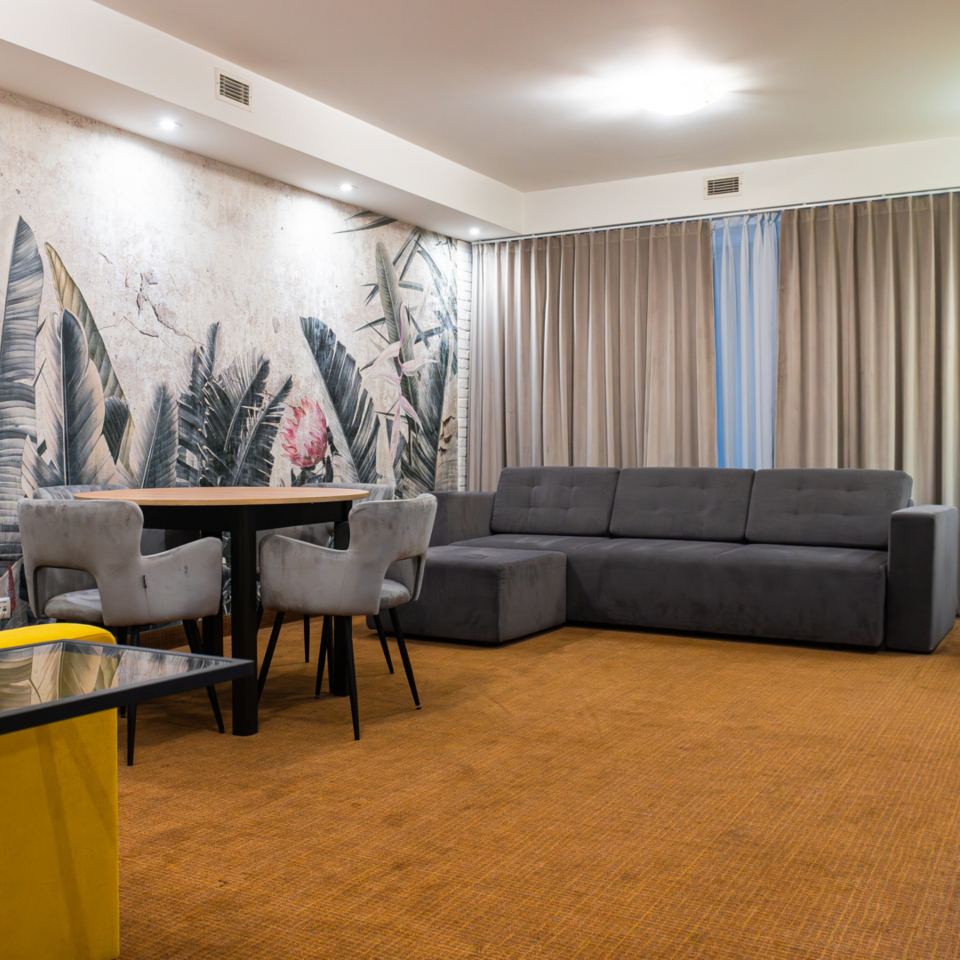 Apartament hotelowy - salon