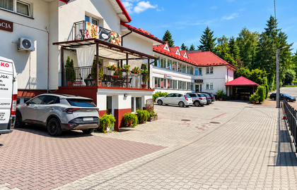 Hotel Górsko w Wieliczce – budynek hotelu i taras