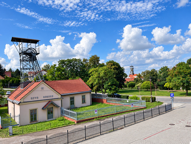 Zabytkowy szyb górniczy Górsko obok Kopalni Soli w Wieliczce