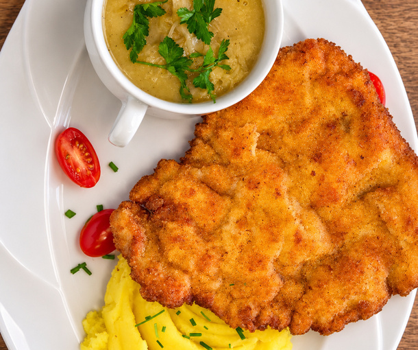 Kotlet panierowany z puree – Restauracja Hotel Górsko