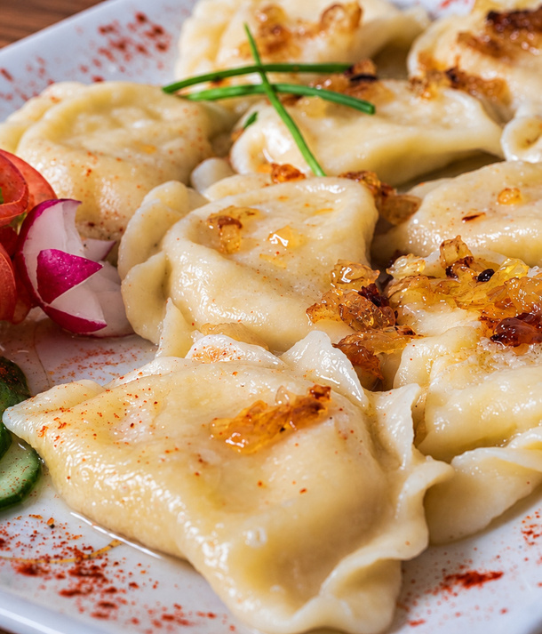 Pierogi z masłem i podsmażaną cebulką – Restauracja Hotel Górsko