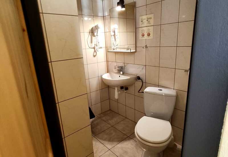 Łazienka w pokoju jednoosobowym w Hotelu Górsko