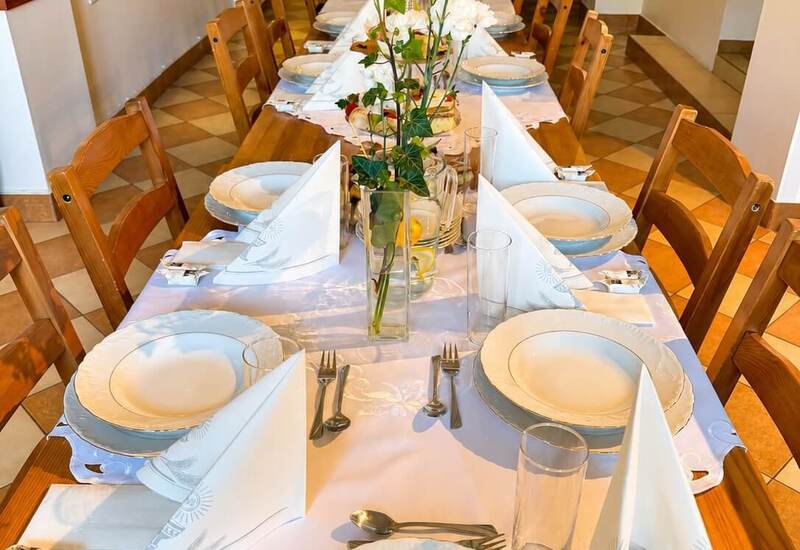 Nakryty stół w Restauracji Hotel Górsko Wieliczka