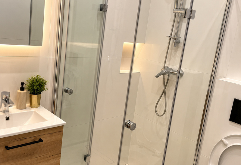 Łazienka z prysznicem w apartamencie – Hotel Górsko Wieliczka