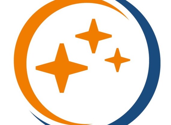 Stilisierte orange Sterne innerhalb eines blauen und orangefarbenen kreisförmigen Schwungs, Symbol für Qualität und Exzellenz