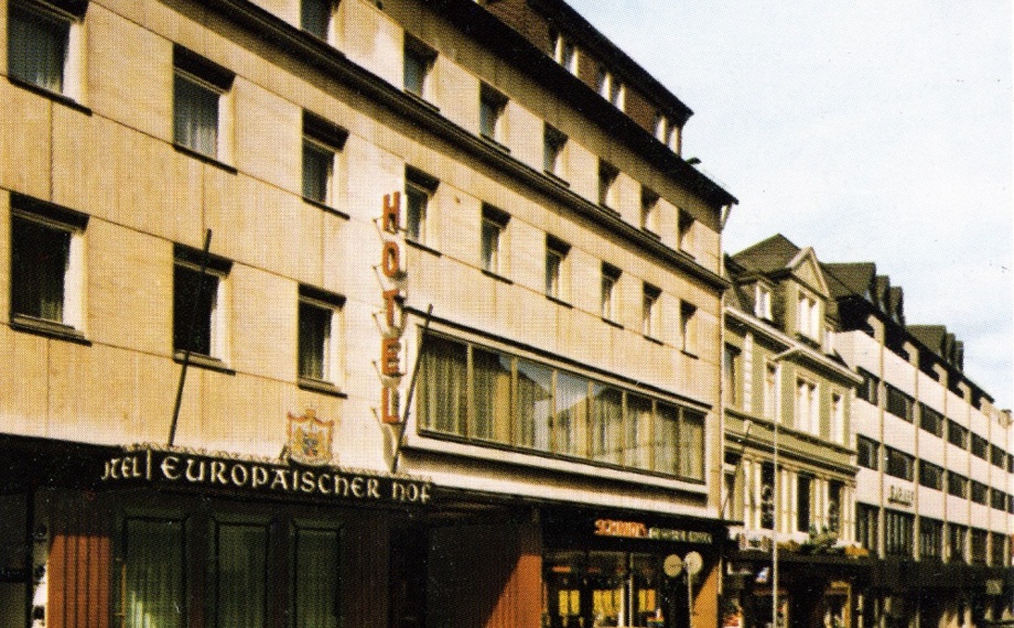 Straßenansicht des Hotels Europäischer Hof mit klassischer Fassade der Mitte des Jahrhunderts und vielen Fenstern, in zentraler Lage