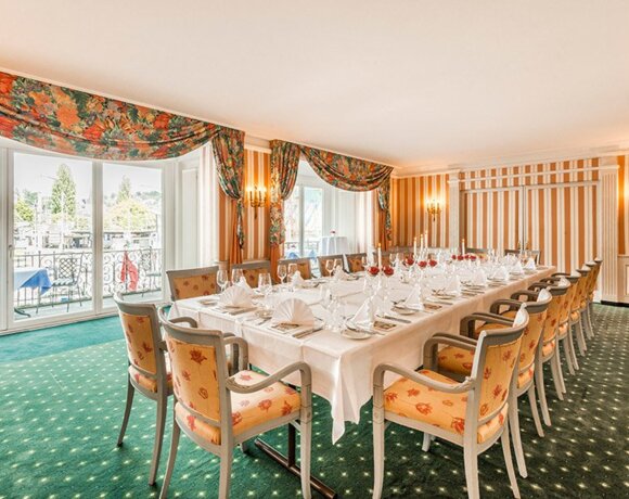 Celebrate banquets as they fall.