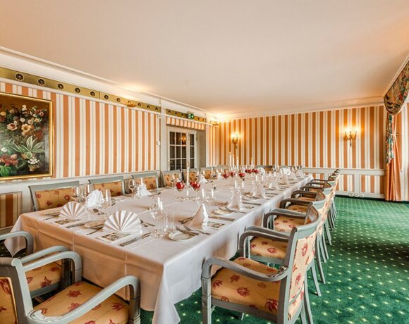 Long banquet table on the 1st floor of the Hotel Monopol Lucerne.