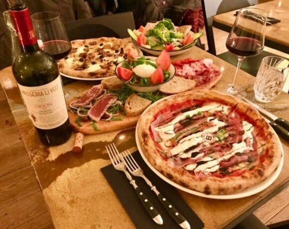 La Bestia is known for its pizzas and offers them 7/7 on the ground floor of the Hotel Alpina.