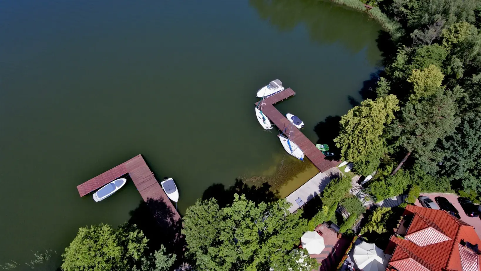 Mały port wodny przy Hotelu Nidzkim