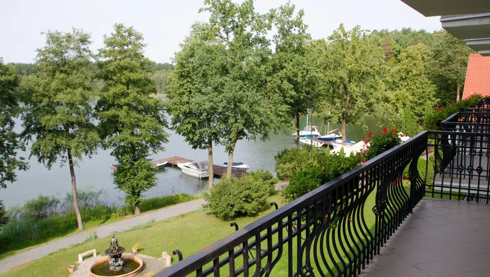 Hotel z widokiem na jezioro - Hotel Nidzki
