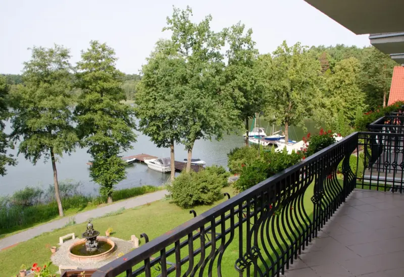 Hotel z widokiem na jezioro - Hotel Nidzki