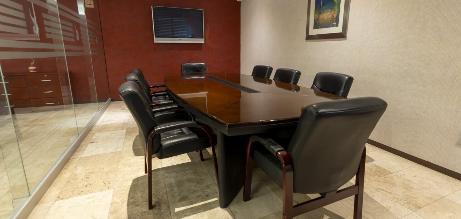 Sala de juntas de Piso Ejecutivo. Capacidad Max: 10 personas.