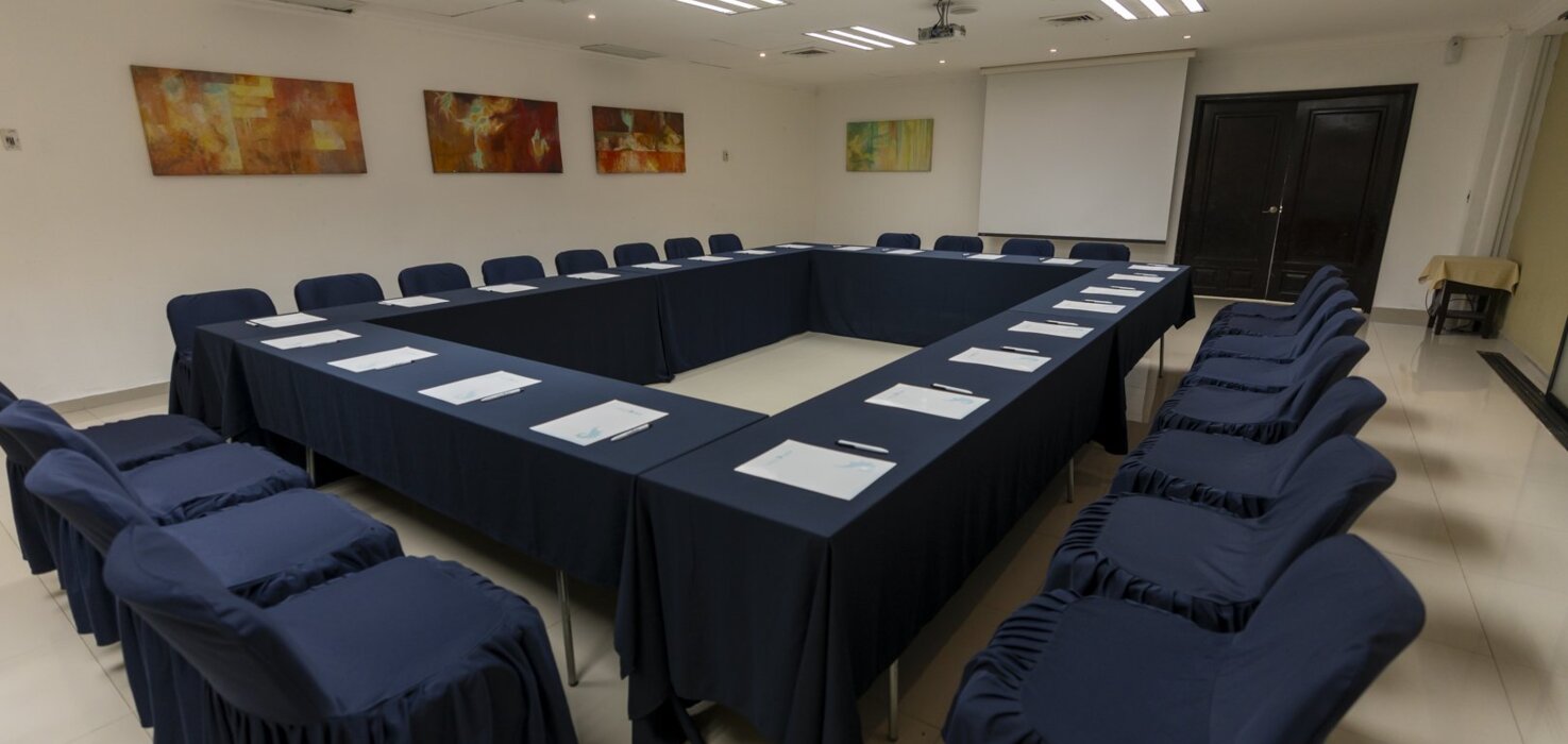 Salon La Isla. Montaje: Imperial. Capacidad Max: 20 personas