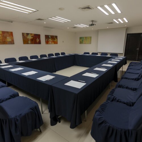 Salon La Isla. Montaje: Imperial. Capacidad Max: 20 personas
