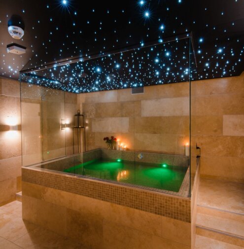 Basen floatingowy w Hotelu pod Warszawą
