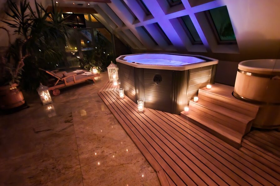 strefa wypoczynkowa, ekskluzywny hotel zakopane, drewniane jacuzzi, romantyczny klimat