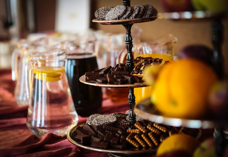 Różnorodne posiłki serwowane w naszym hotelu