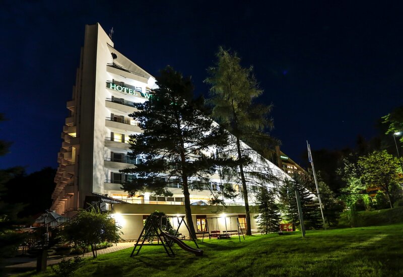 Hotel Wilga nocą