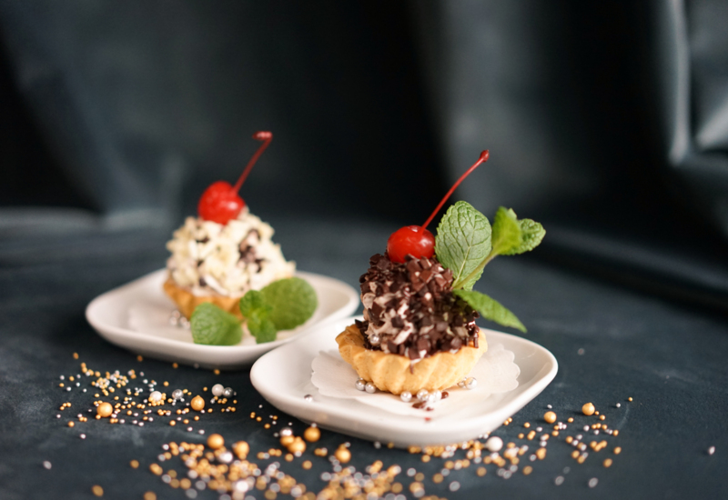 udekorowane babeczki w kawiarni w hotelu Irys w Świnoujściu