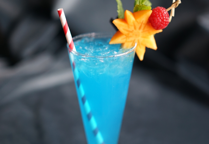 zbliżenie na drink alkoholowy z kawiarni w hotelu Irys w Świnoujściu