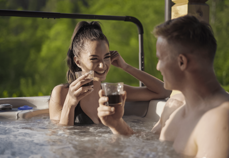 Relaks w jacuzzi z widokiem na góry – Jabłonki Resort & SPA