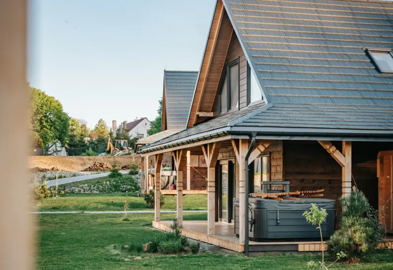 Nowoczesne jacuzzi na tarasie apartamentu – Jabłonki Resort & SPA